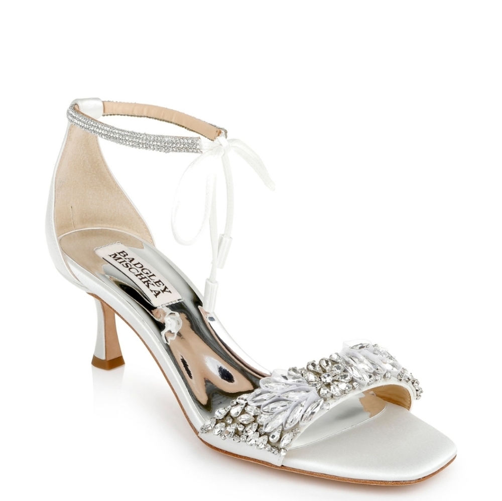 Badgley Mischka Blossom size 7 Embellished Sandals